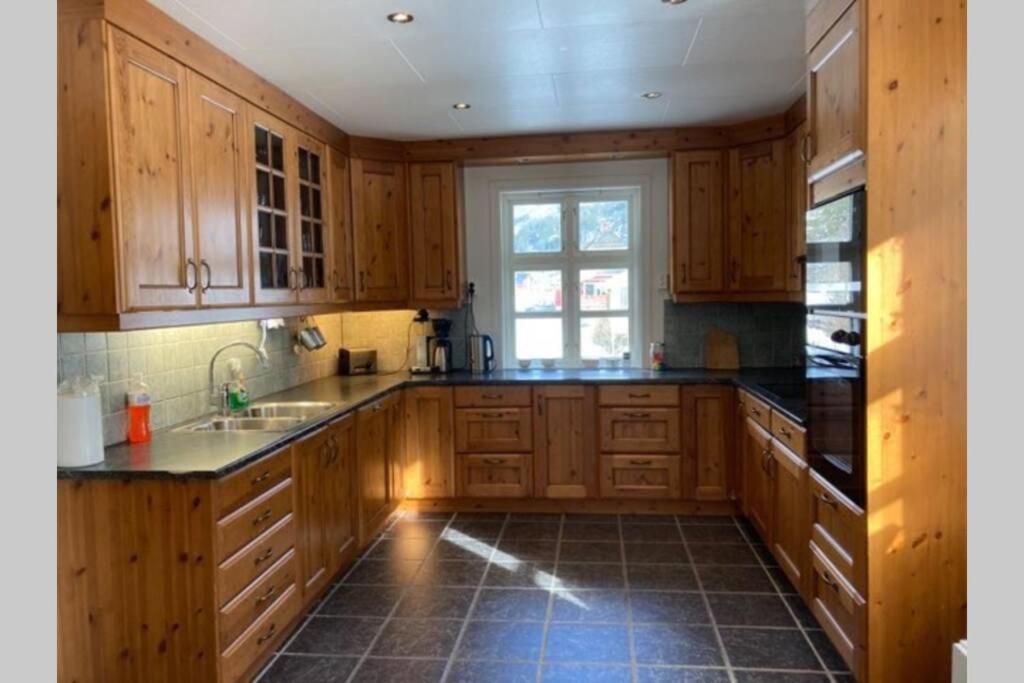 Comfortable House In Quiet Area Luster Bagian luar foto