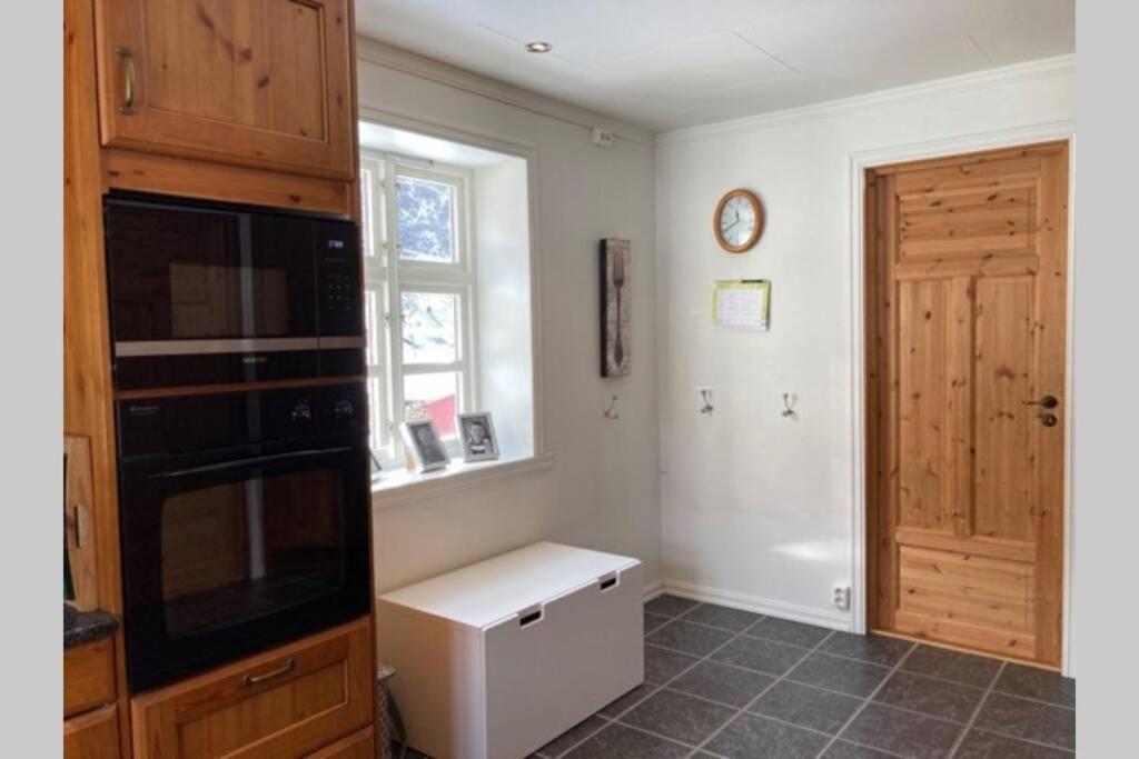 Comfortable House In Quiet Area Luster Bagian luar foto