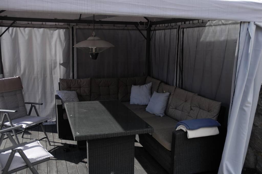 Comfortable House In Quiet Area Luster Bagian luar foto