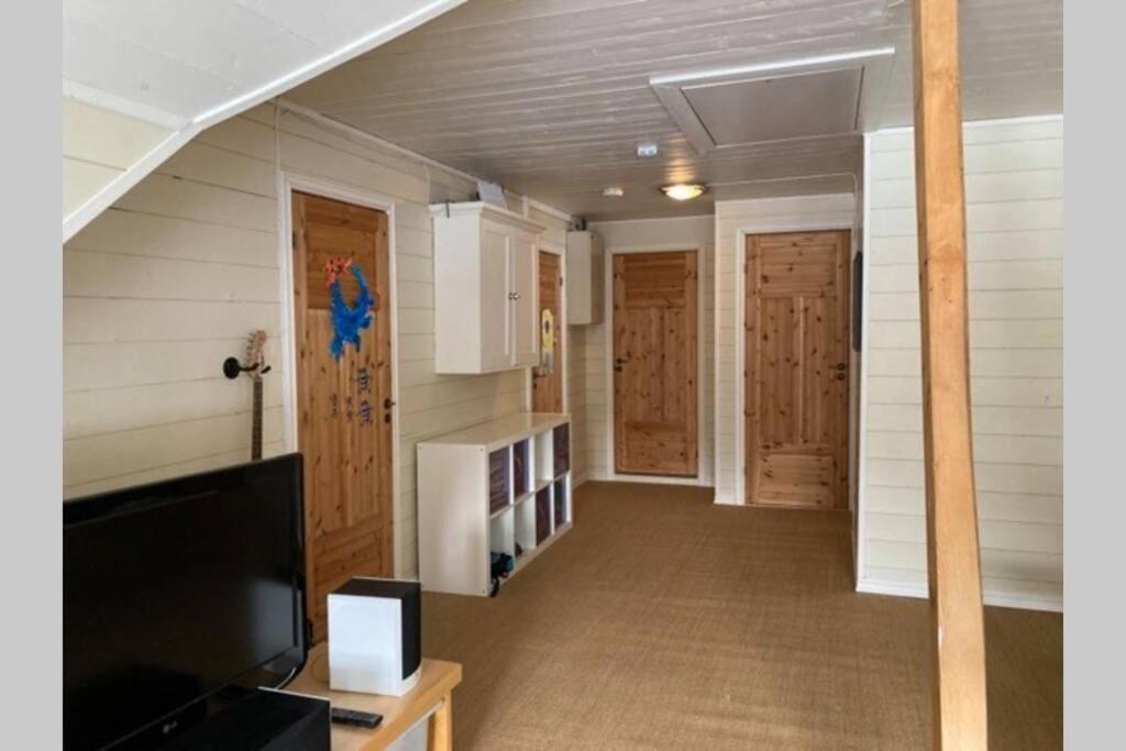 Comfortable House In Quiet Area Luster Bagian luar foto
